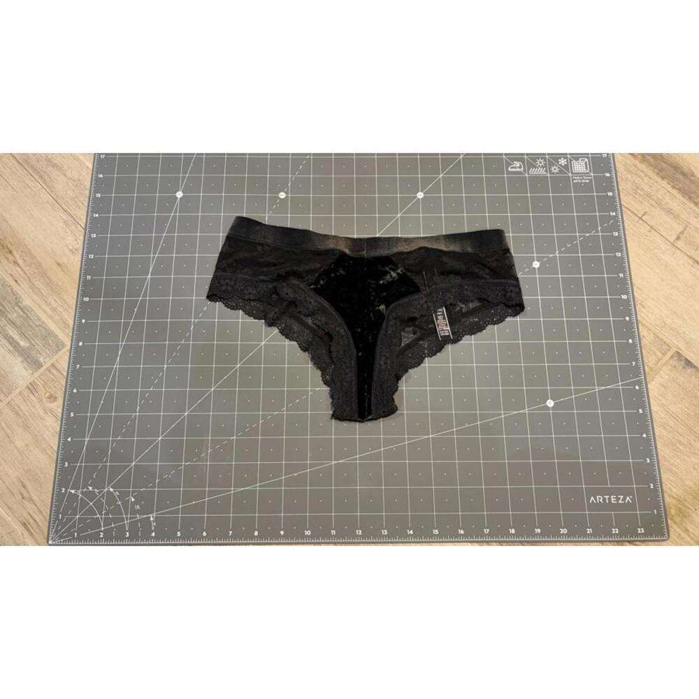 Victoria's Secret Very Sexy Cheeky Mesh Velvet Black Size S Cutout